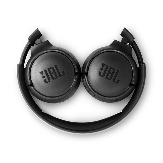 JBL Tune 500BT - Black - Wireless on-ear headphones - Detailshot 2 JBL Tune 500BT - Black - Wireless on-ear headphones - Detailshot 2