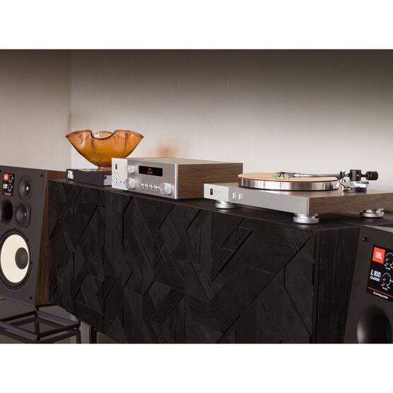 JBL TT350 Classic - Walnut - Turntable - Detailshot 8 JBL TT350 Classic - Walnut - Turntable - Detailshot 8