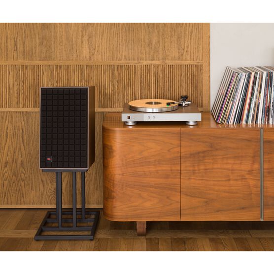 JBL TT350 Classic - Walnut - Turntable - Detailshot 9 JBL TT350 Classic - Walnut - Turntable - Detailshot 9
