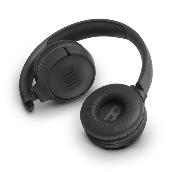 JBL Tune 500BT - Black - Wireless on-ear headphones - Detailshot 1 JBL Tune 500BT - Black - Wireless on-ear headphones - Detailshot 1